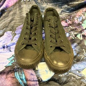 🤑 5 for $25 
Converse Black Canvas Sneakers